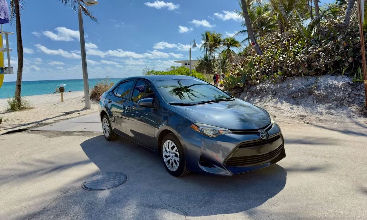 2018 Toyota Corolla LE photo 2