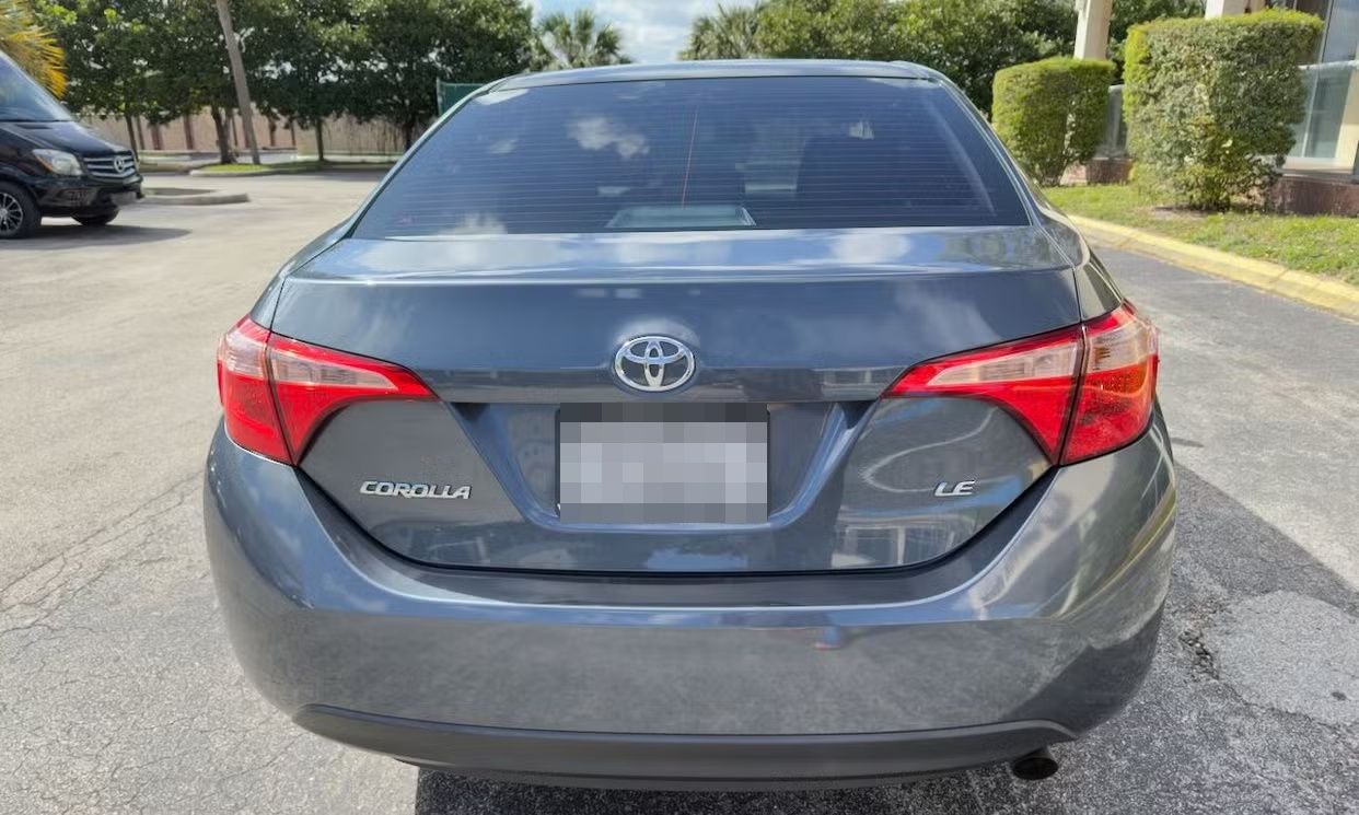 2018 Toyota Corolla LE photo 5