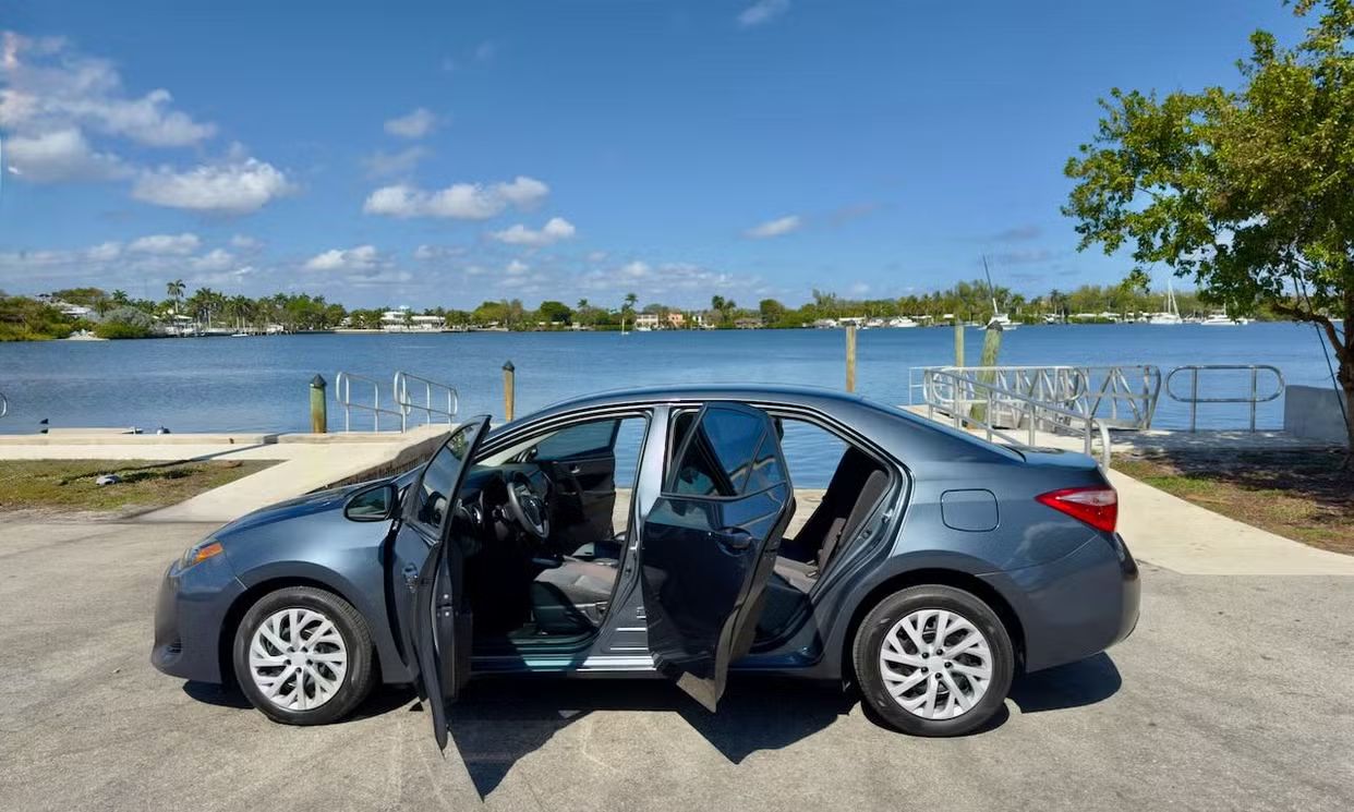 2018 Toyota Corolla LE photo 6