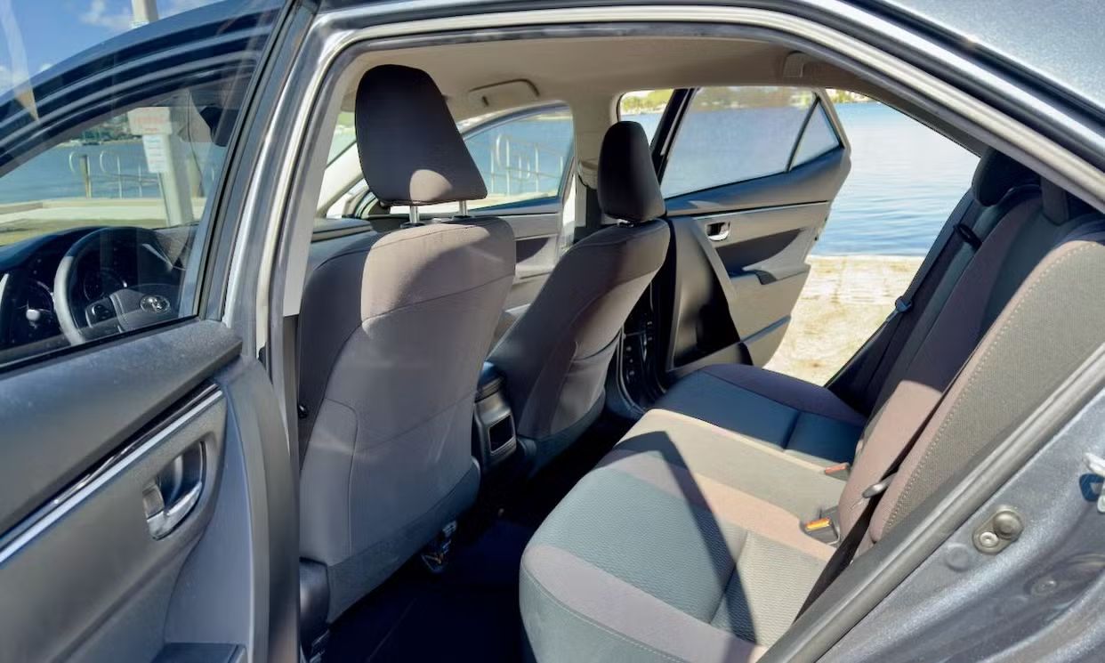 2018 Toyota Corolla LE photo 8