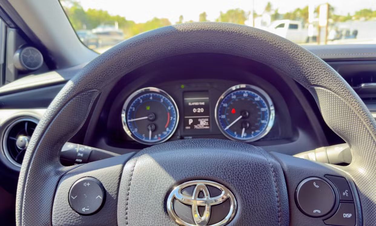 2018 Toyota Corolla LE photo 9