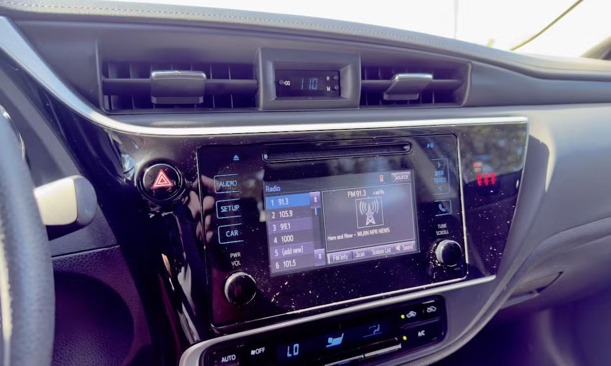 2018 Toyota Corolla LE photo 10