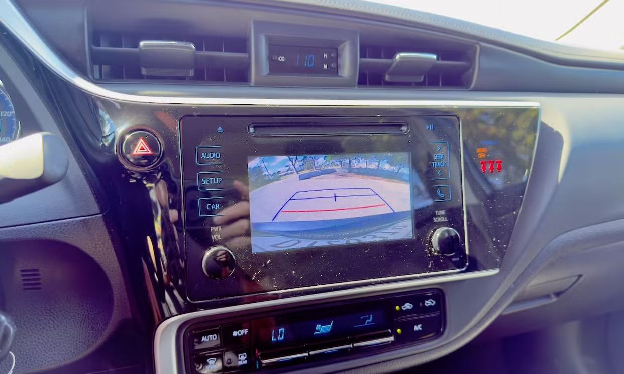 2018 Toyota Corolla LE photo 11